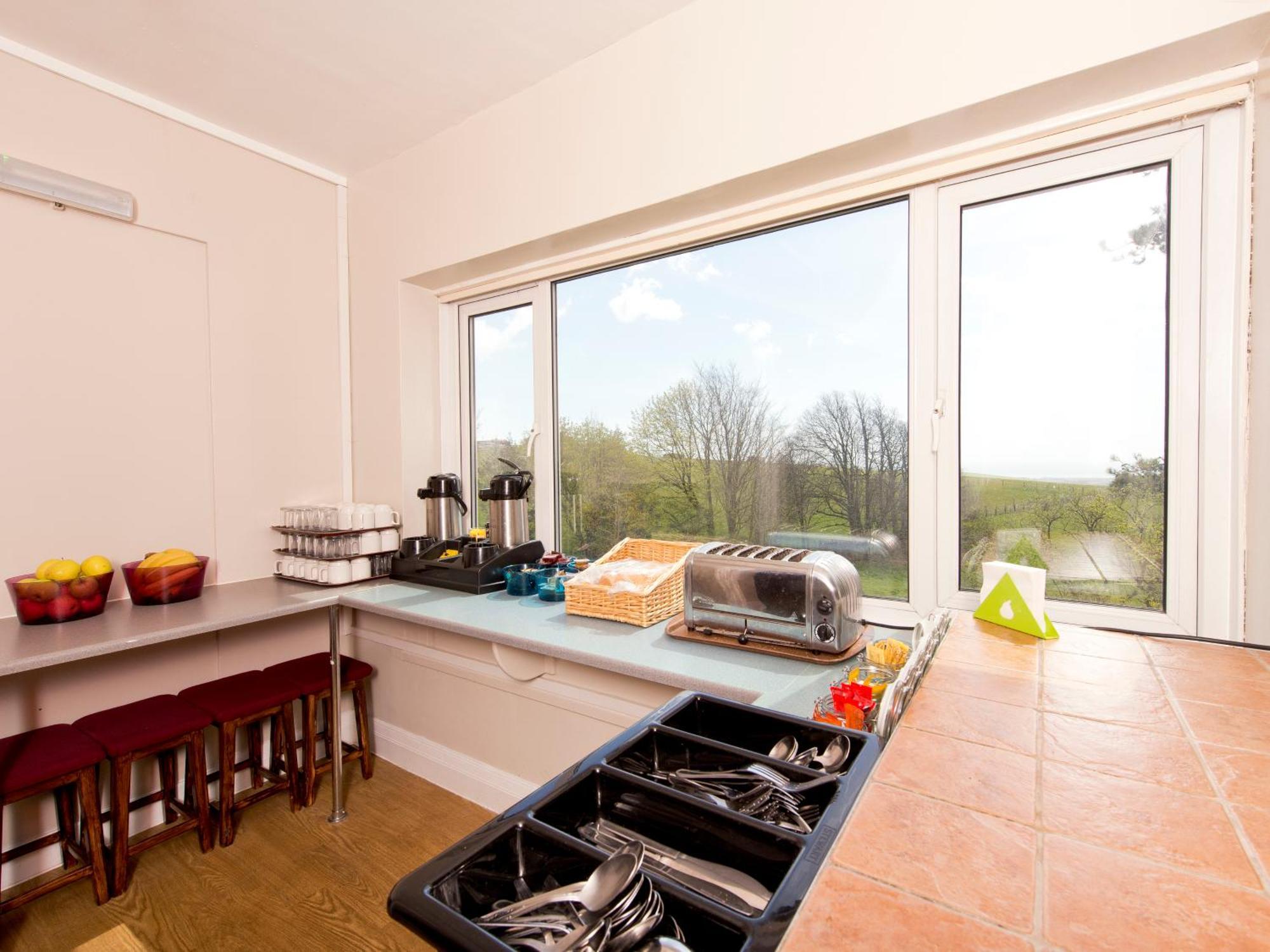 Yha Truleigh Hill Hostel *